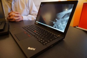 Laptop Lenovo ThinkPad X250 dengan Dua Baterai_2