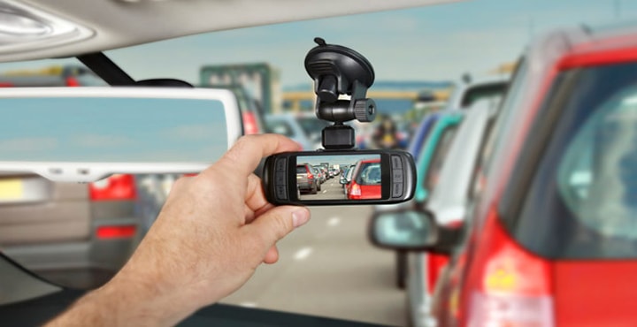 Rekomendasi Kamera Dashboard Mobil Terbaik Full HD Terbaru 