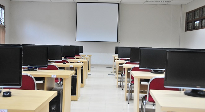 Lab Komputer Sekolah Universitas