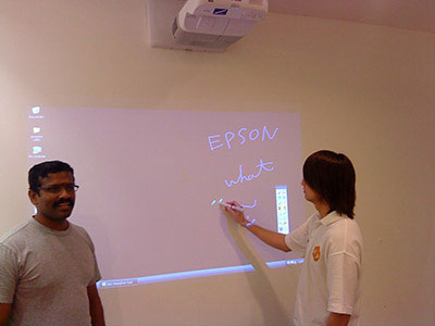 Epson EB-455Wi Projector Interaktif untuk Ruang Meeting Perusahaan