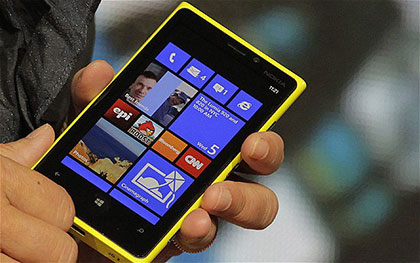 Nokia Lumia bisakah mendongkrak popularitas Windows mobile?