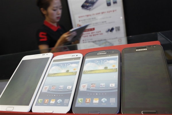 Apple vs Samsung: Akankah Apple Turun Tahta?